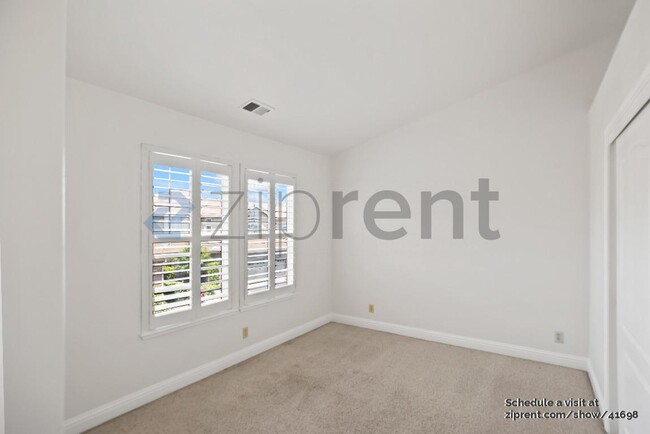 Building Photo - 742 Creekside Ct