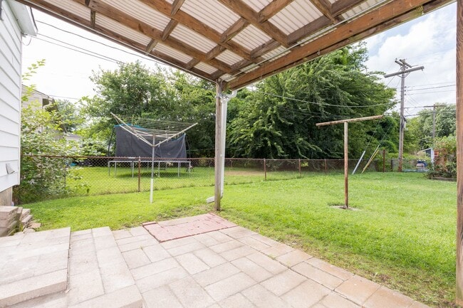 Building Photo - 2 Bed / 1 Bath in Tulsa! Ready Mid June!