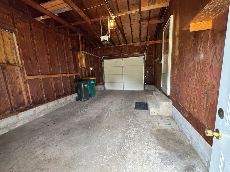 Building Photo - 2925 Leslie Ln