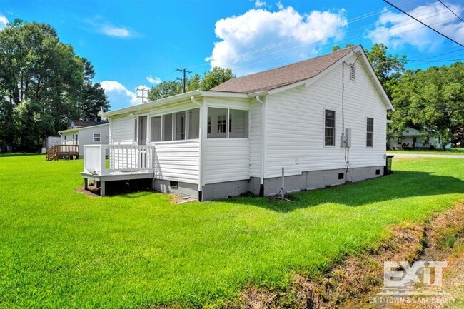Building Photo - Newly Renovated 2 Bedroom 1 Bath in La Cro...