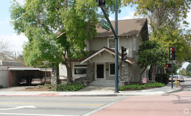 Building Photo - 408 W Bonita Ave