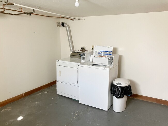 Building Photo - Available July 1st! - Cozy 1-Bedroom Gem in Quincy