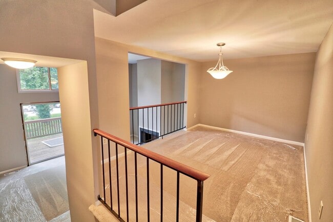 Building Photo - 449 Colonial Ridge Ln