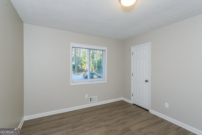 Building Photo - 3230 Revere Cir