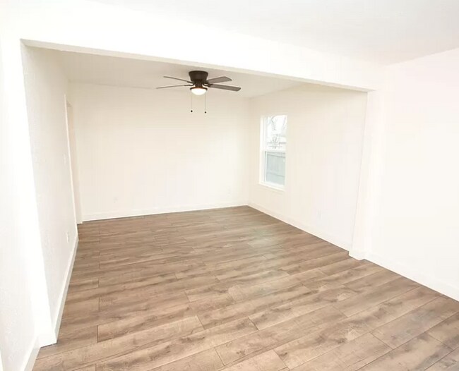 Building Photo - 303 Yaupon St