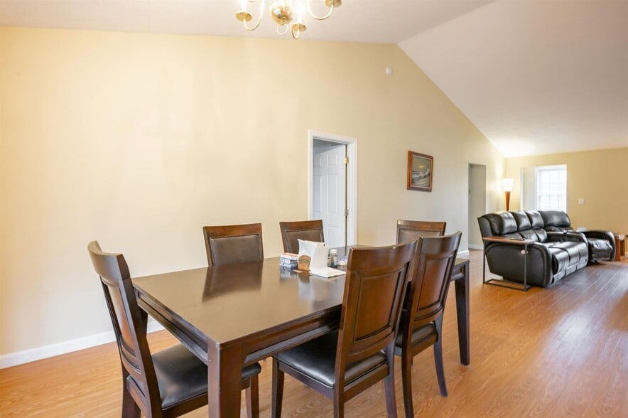 Building Photo - 4 Myopia