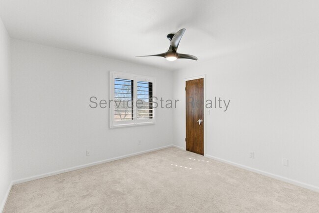 Building Photo - 439 E Barbara Dr