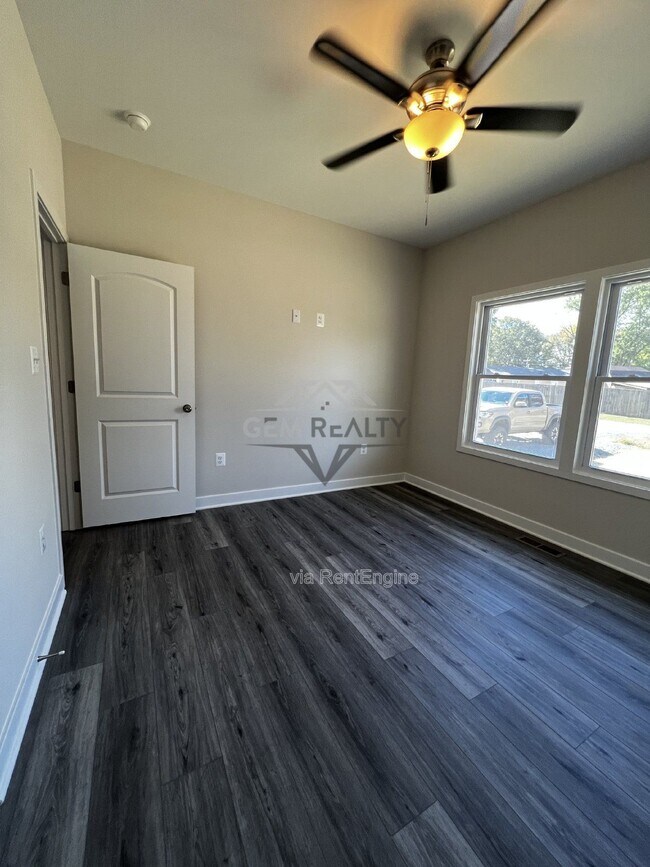 Building Photo - 38 Meadow View Ln