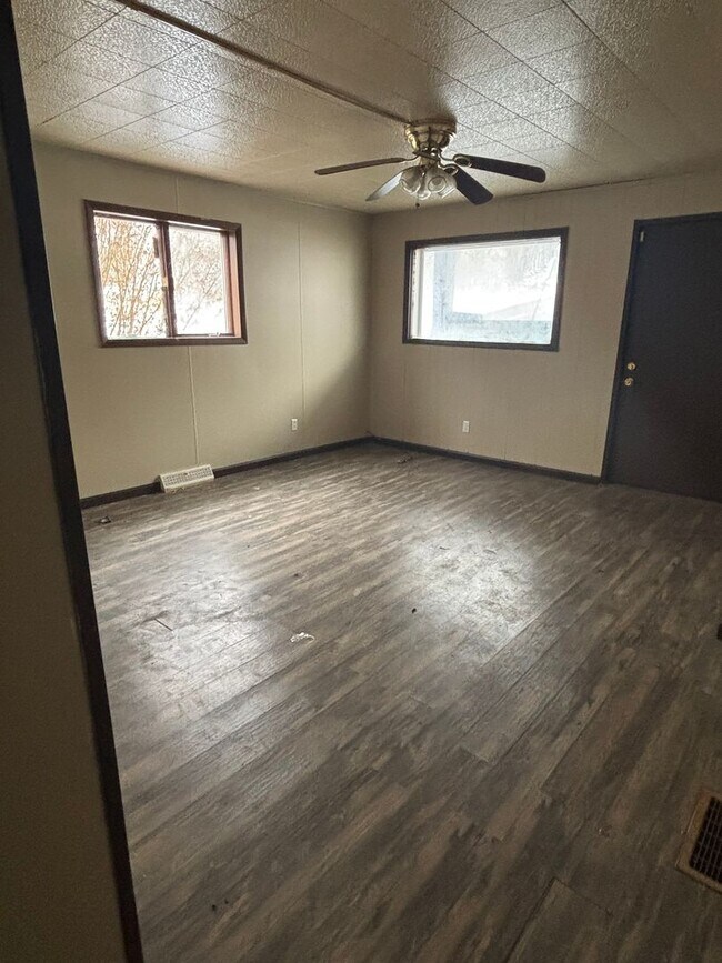 Building Photo - Newely Renovated 2 Bdrm (Union Twp)