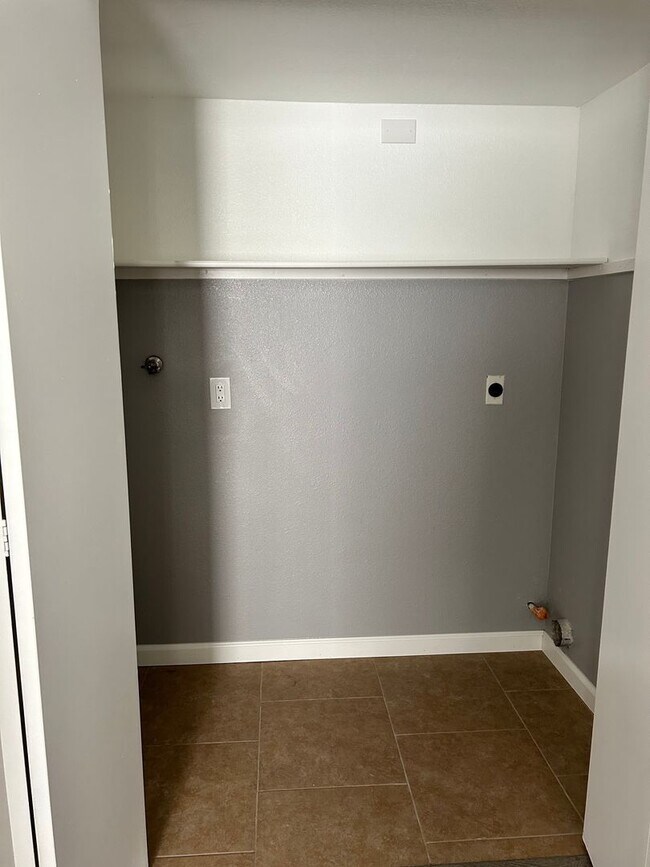 Building Photo - 816 Capehart Ct