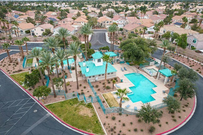 Building Photo - Gorgeous, recently renovated Green Valley ...