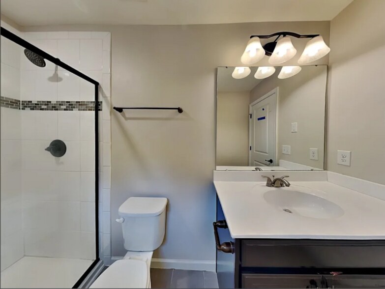 Building Photo - 946 Fairdale Ct