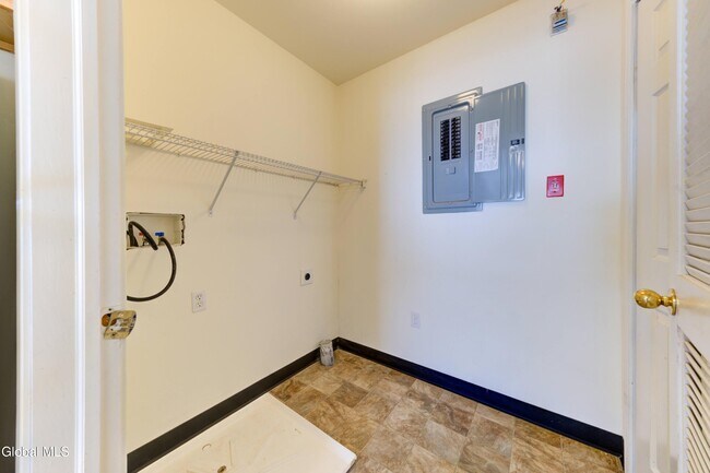 Building Photo - 304 Heritage Way