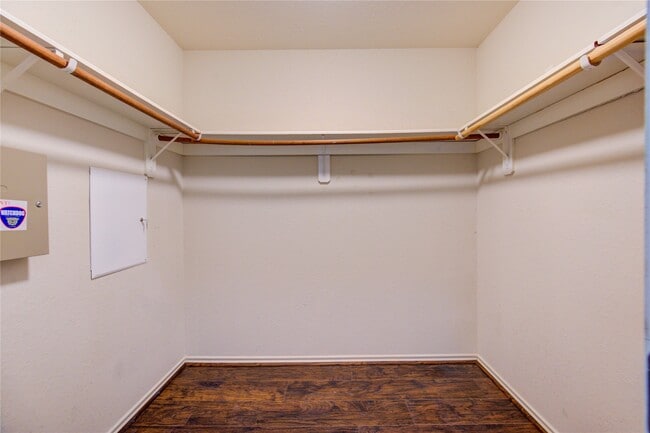 Building Photo - 2002 Collins Rose Ct