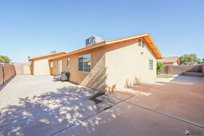 Building Photo - 2146 S 47th Ave
