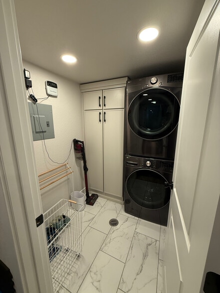 Washer and dryer - 3423 N Saint Paul St