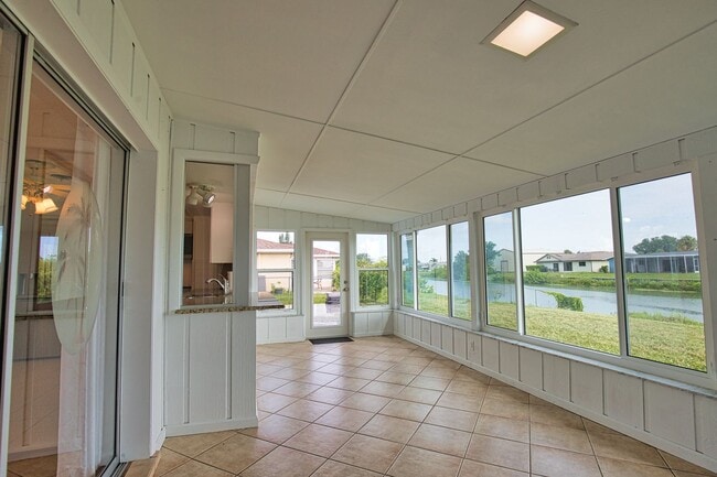 Building Photo - Annual Unfurnished 2 Bedroom 2 Bathroom Single Family Home in Venice Gardens with Water View!