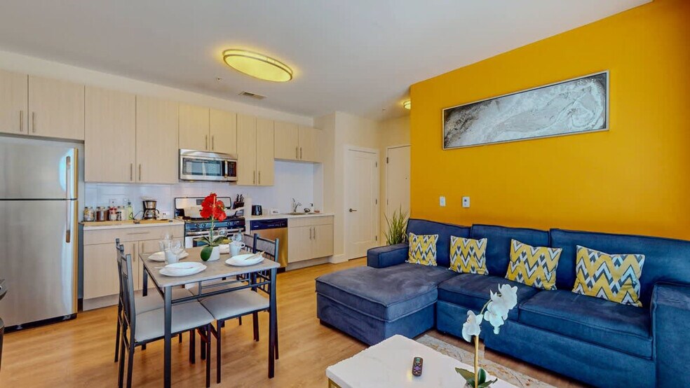 Building Photo - 545 Bedford St