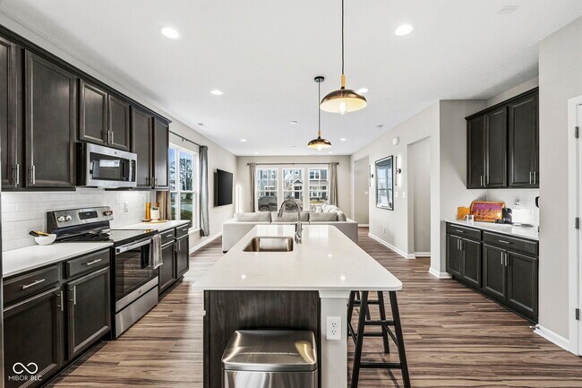 Building Photo - 366 Steeples Blvd