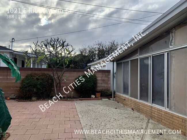Building Photo - 1021 E Ridgewood St
