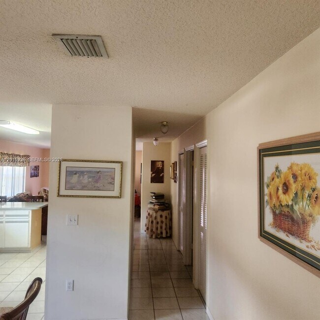 Building Photo - 2018 SW 58th Ct