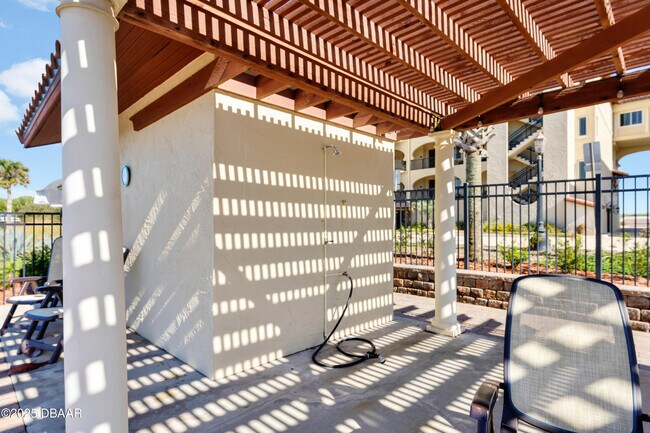 Building Photo - 2450 N Ocean Shore Blvd