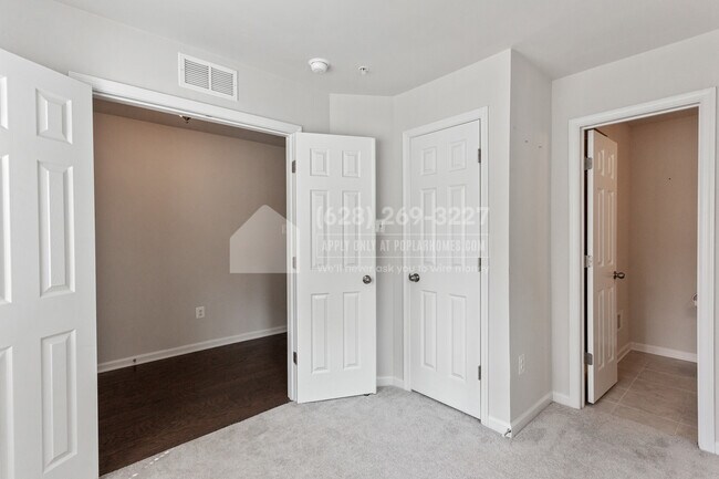 Building Photo - 7113 Rowlock Aly