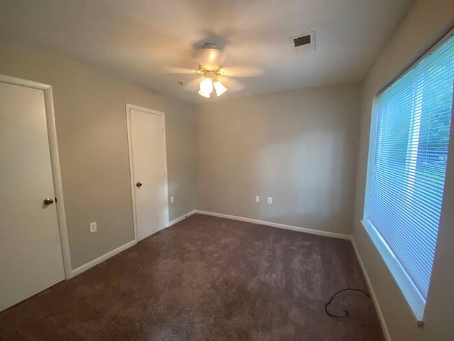 Building Photo - 1341-001 Crab Orchard Drive Unit 001