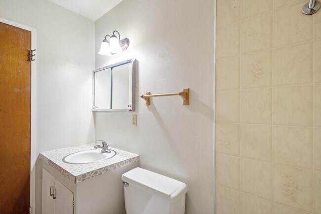 Building Photo - 335 Raffetto Dr