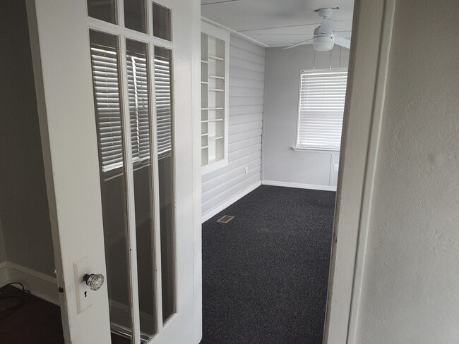 Building Photo - 405 W 18th St