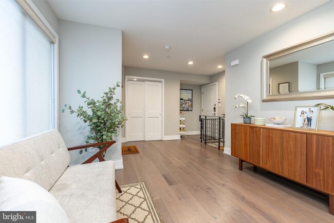 Building Photo - 608 N 3rd St