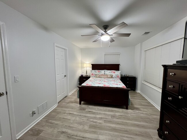 Building Photo - 113 W Big Horn Dr