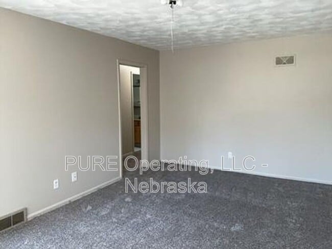 Building Photo - 3107 S 44th St