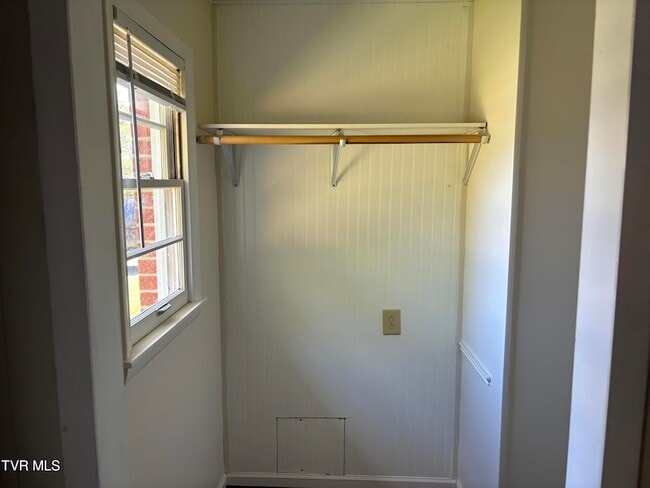 Building Photo - 2703 W Walnut St