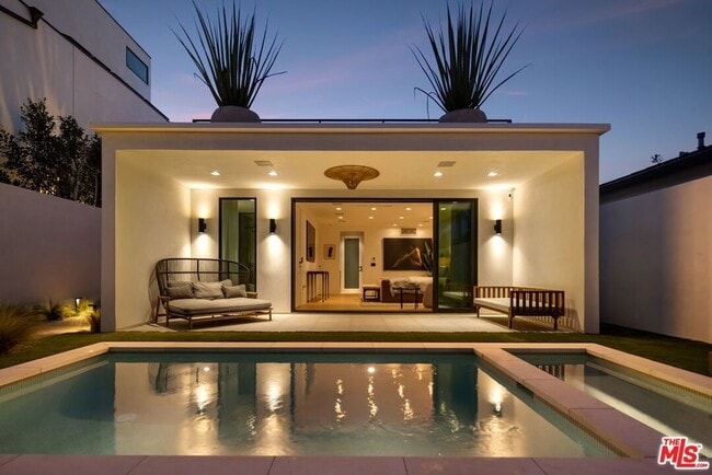 Building Photo - 913 Milwood Ave