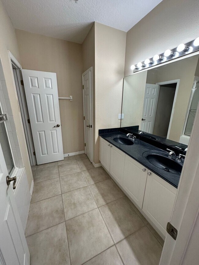 Building Photo - 629 Pinebranch Cir