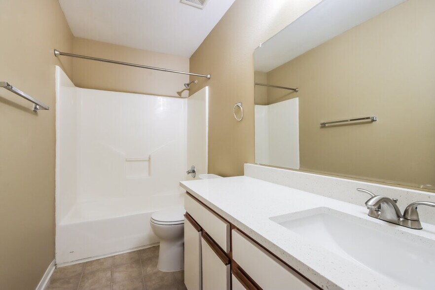 Building Photo - 1127 Laurel Chase Tr