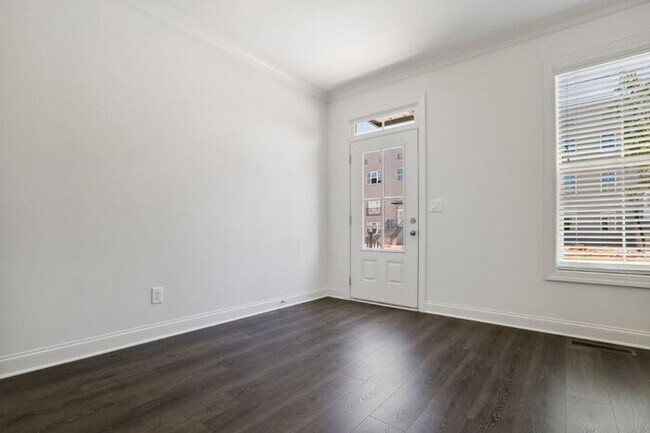 Building Photo - READY!!! 3 bedroom Townhome at South Lawn - Lawrenceville