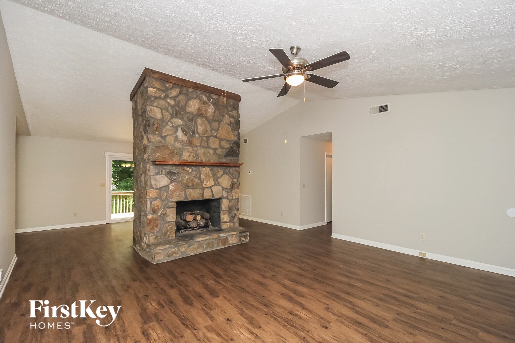 Building Photo - 1049 Rolling Green Dr