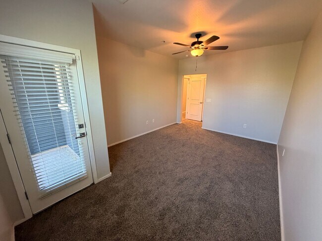 Building Photo - Spacious 3 Bedroom, 2.5 Bath Phoenix Townhome with *New Floors*