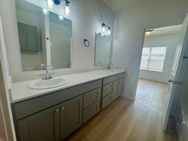 Building Photo - Spacious 3-Bedroom Duplex Near Texas Tech