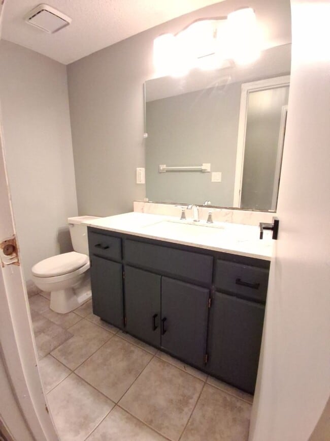 Building Photo - Dont Miss Out!  3 Bedroom Apple Valley Tow...