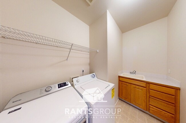 Building Photo - Spacious 3-Bedroom Home on a Corner Lot in Lacey!