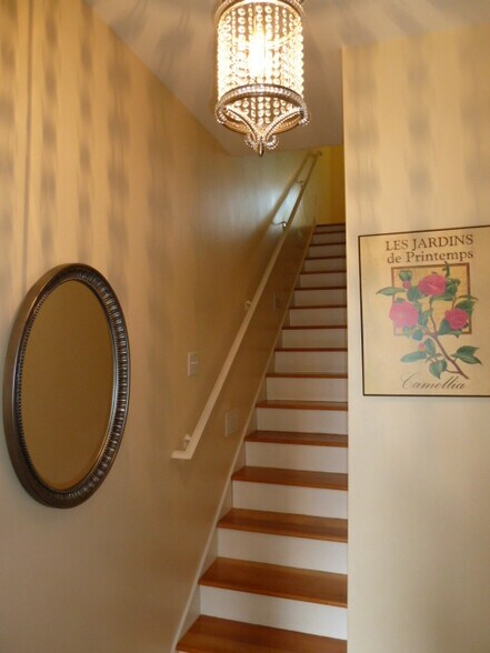 Building Photo - 1219 Burwell St