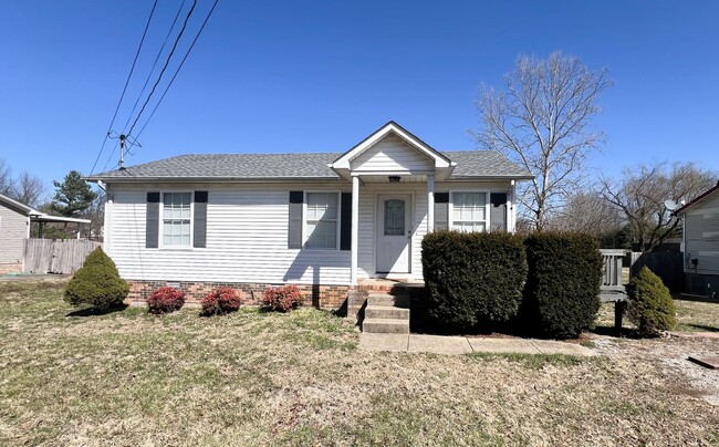 Primary Photo - 3 Bedroom 1 Bathroom home with fenced in b...