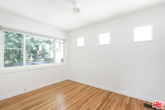 Building Photo - 150 Anita Dr