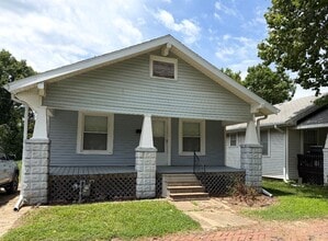 Building Photo - 1404 S Elm St