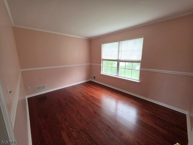 Building Photo - 36 Wexford Way