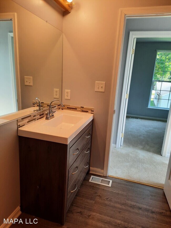 Building Photo - 3 br, 2.5 bath House - 420 Dorsey