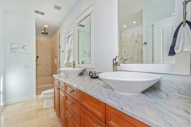 Building Photo - 87 Barracuda St